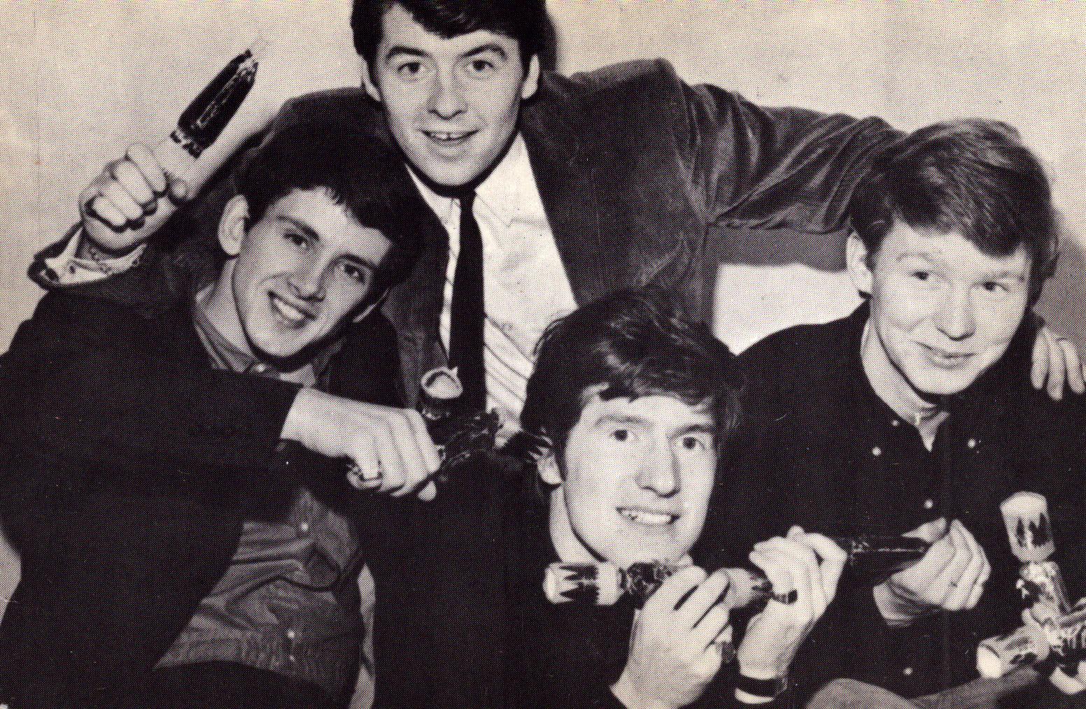 THE SEARCHERS 1960s Band signed vintage photo to the reverse by Chris Curtis