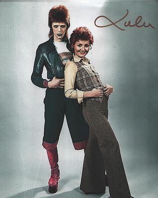 Lulu signed 10X8 inch colour photo