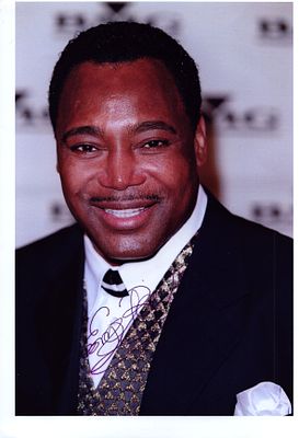 George Benson signed 12x9 colour photo.