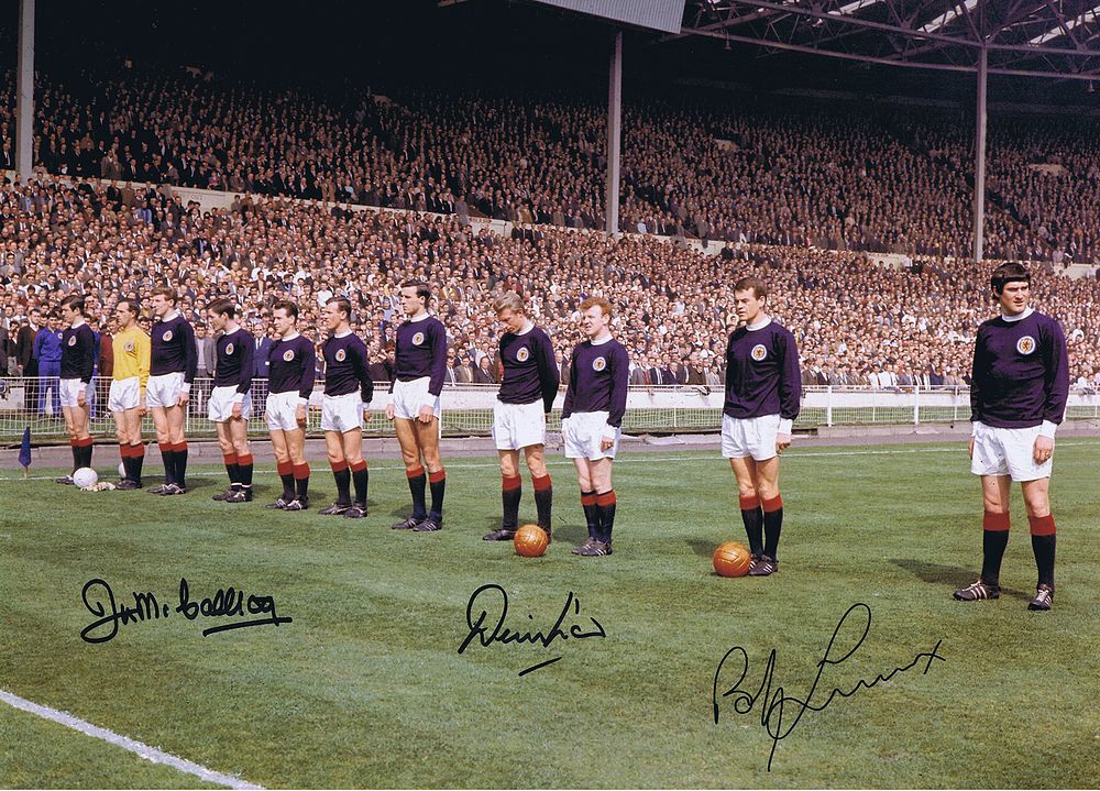 Lot 247: Autographed 1967 SCOTLAND 16 x 12 Photo :...