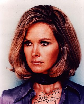 Wanda Ventham signed 10X8 inch colour photo . Dedicated.