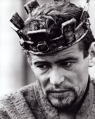Peter O'Toole signed 10x8inch black and white photo.