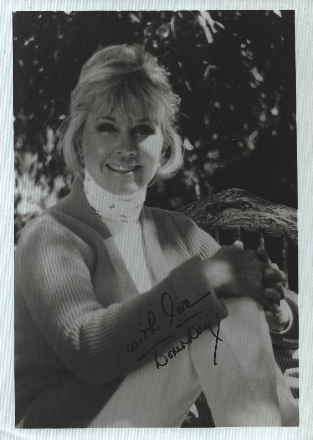 Doris Day signed 7X5 inch black and white photo.