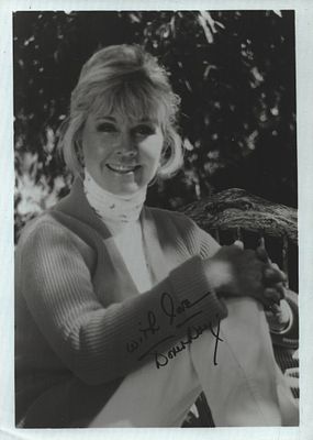 Doris Day signed 7X5 inch black and white photo.