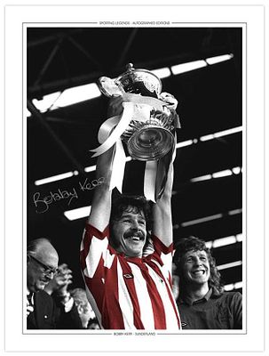Autographed BOBBY KERR 16 x 12 Edition: Sunderland captain BOBBY KERR holds aloft the FA Cup 
