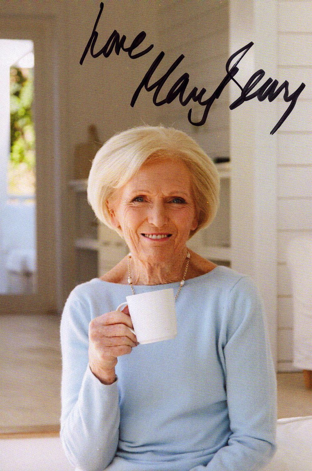 , Mary Berry signed six by 4-inch colour Photo.