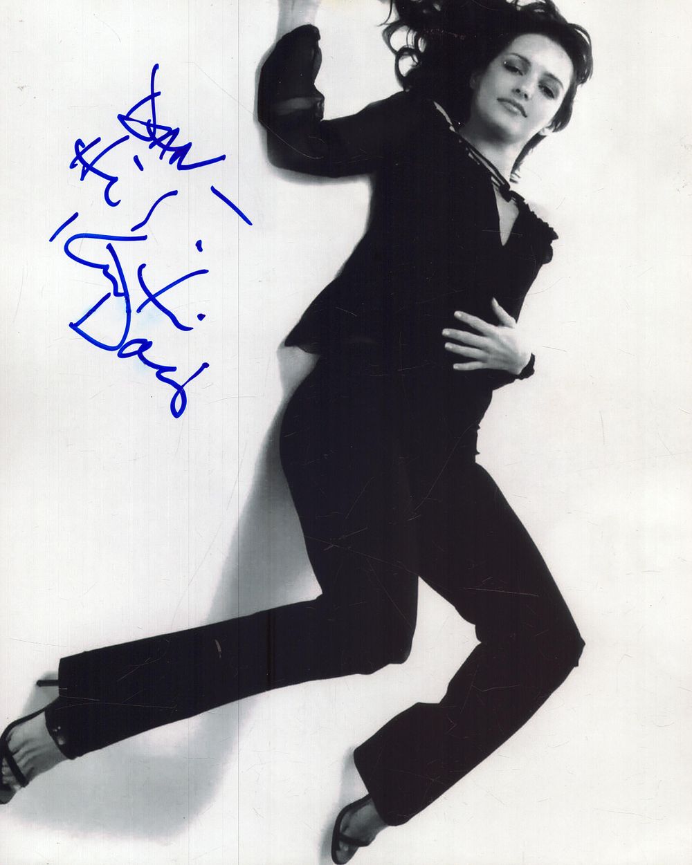 Kristin Davis signed 10x8inch black and white photo.