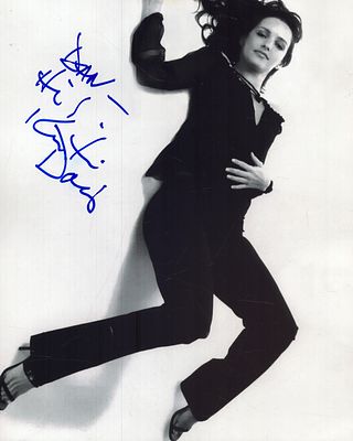 Kristin Davis signed 10x8inch black and white photo.