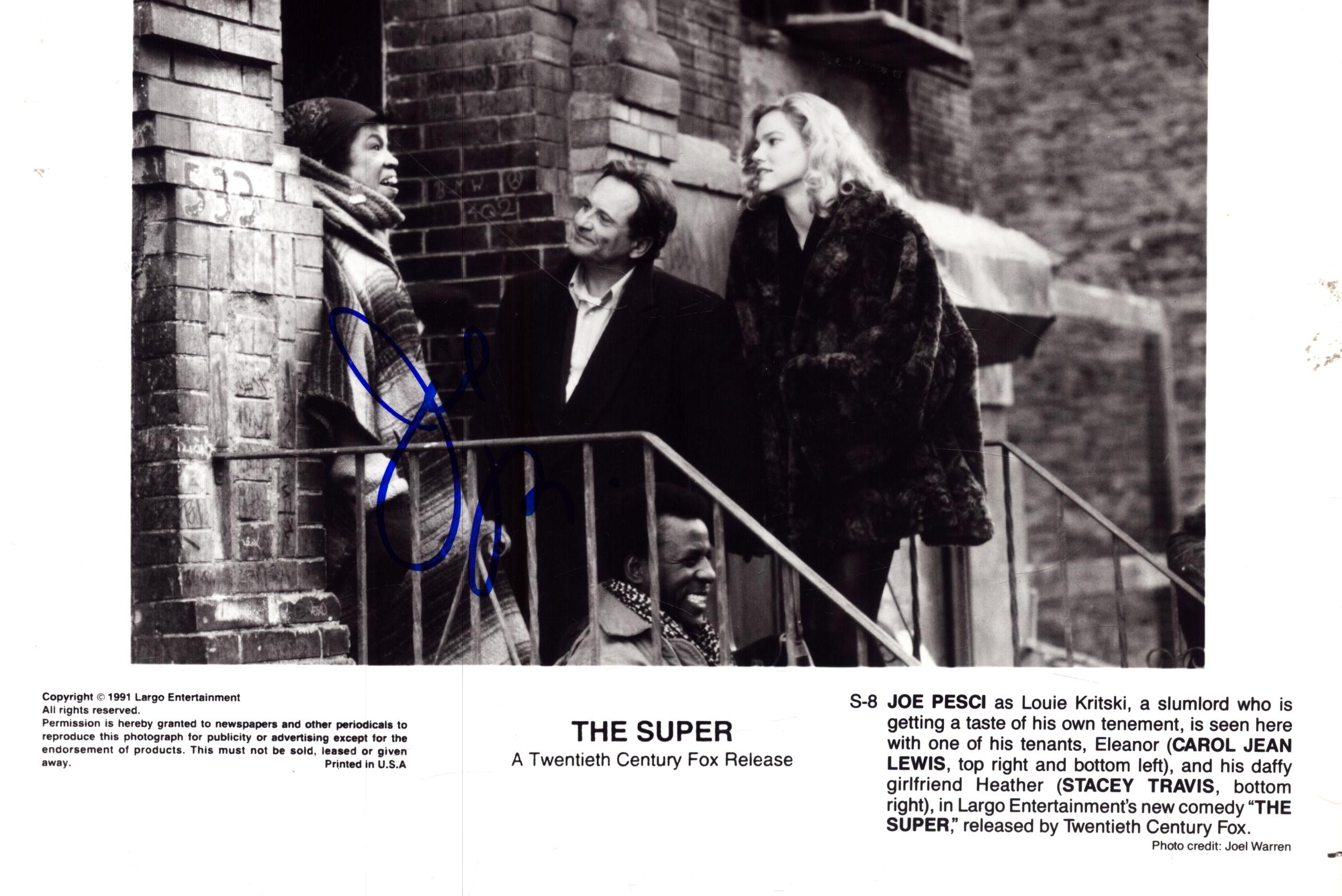 Joe Pesci signed 7x5 inch Black and Movie Still from the Super