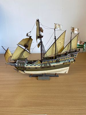Revenge (1577) model, front sails have become loose.