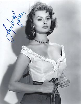 Sophia Loren Signed 10X8 inch black and white photo
