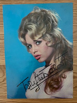 Bridget Bardot signed 14 x10 inch colour photo