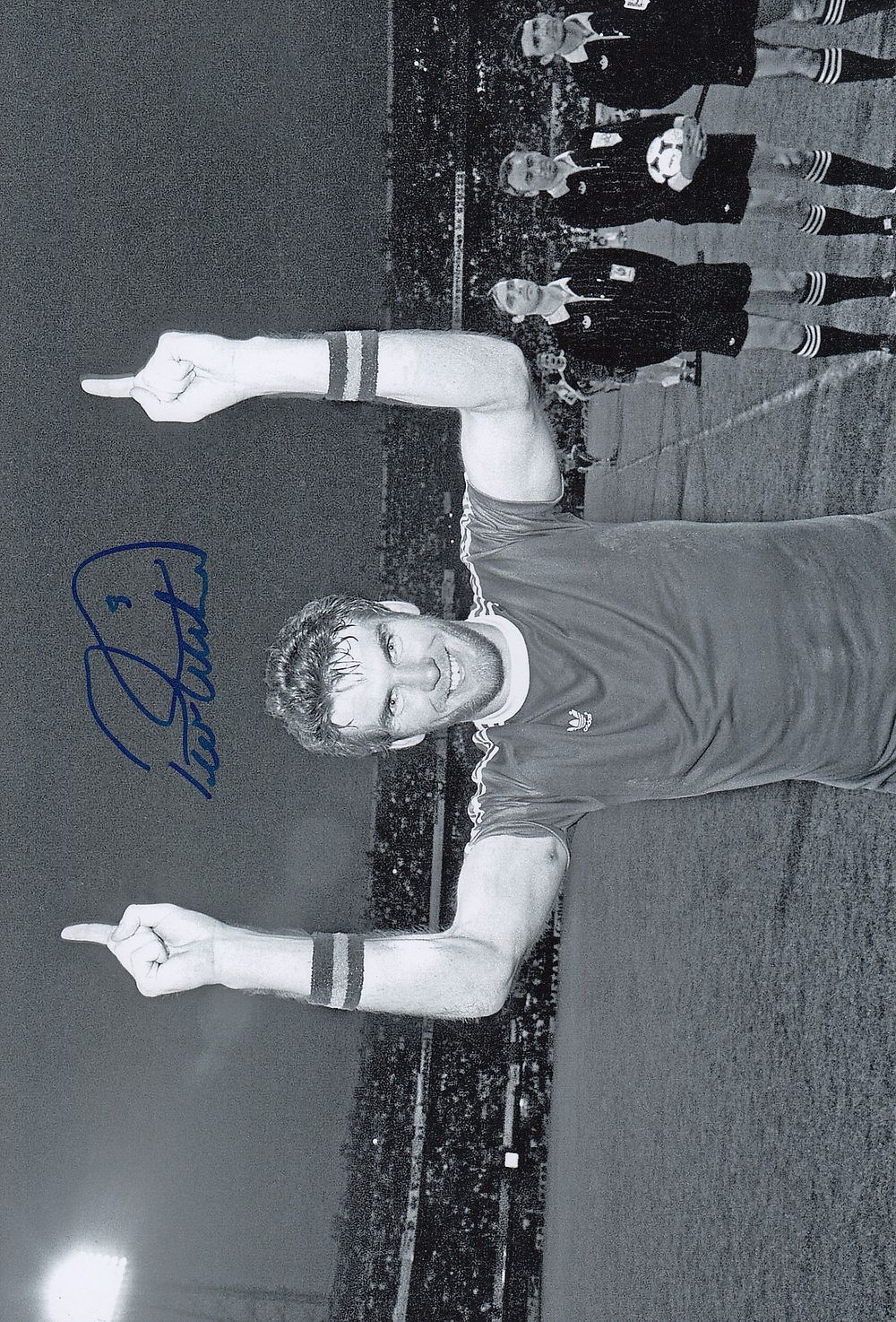 Autographed PETER WITHE 12 x 8 Photograph : Aston Villa's hero-of-the-hour PETER WITHE 