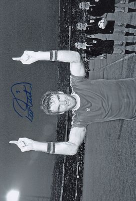 Autographed PETER WITHE 12 x 8 Photograph : Aston Villa's hero-of-the-hour PETER WITHE 