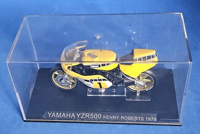 Yamaha YZR500 Kenny Roberts 1979 Model Motorcycle. Deagostini 1/24. With Case.