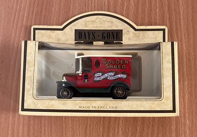 Lledo, Days gone by 1928 Model 'T' Ford Van. Golden Shred. 1:43