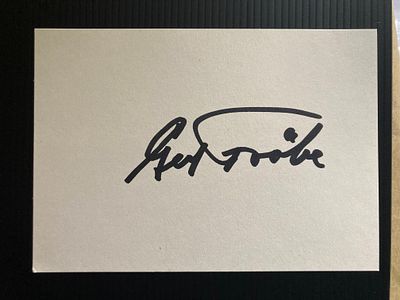 Goldfinger James Bond Gert Frobe signed rare white card, big bold autograph, very collectable. 
