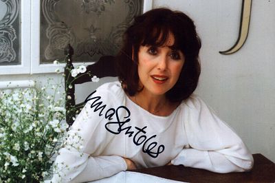Una Stubbs signed 6x4inch colour photo.