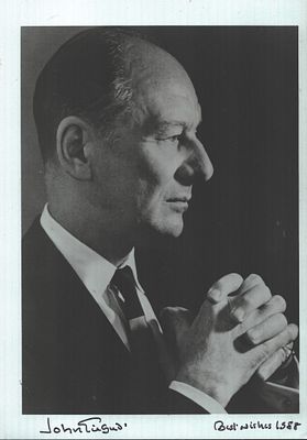 Sir John Gielgud signed 7x5inch black and white photo.