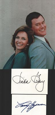 DALLAS signed White Cards by Larry Hagman (1931-2012) & Linda Gray plus 8x10 Photo.