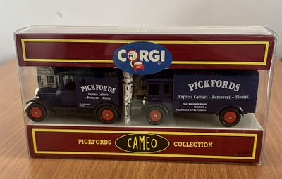 Corgi Cameo Pickfords 2 van set.