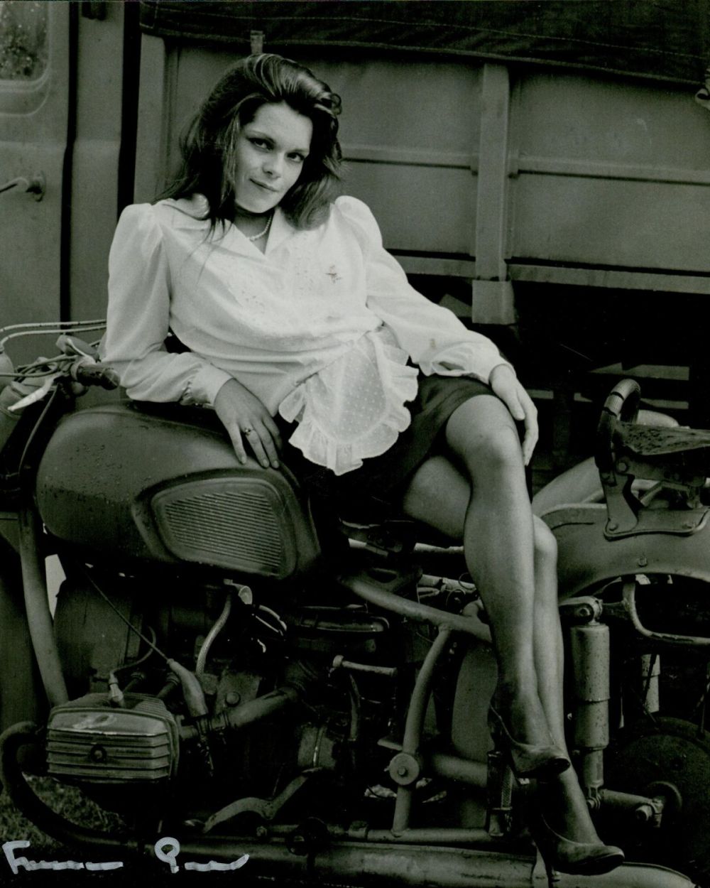 Lot 335: Francesca Gonshaw signed Allo Allo black and white...