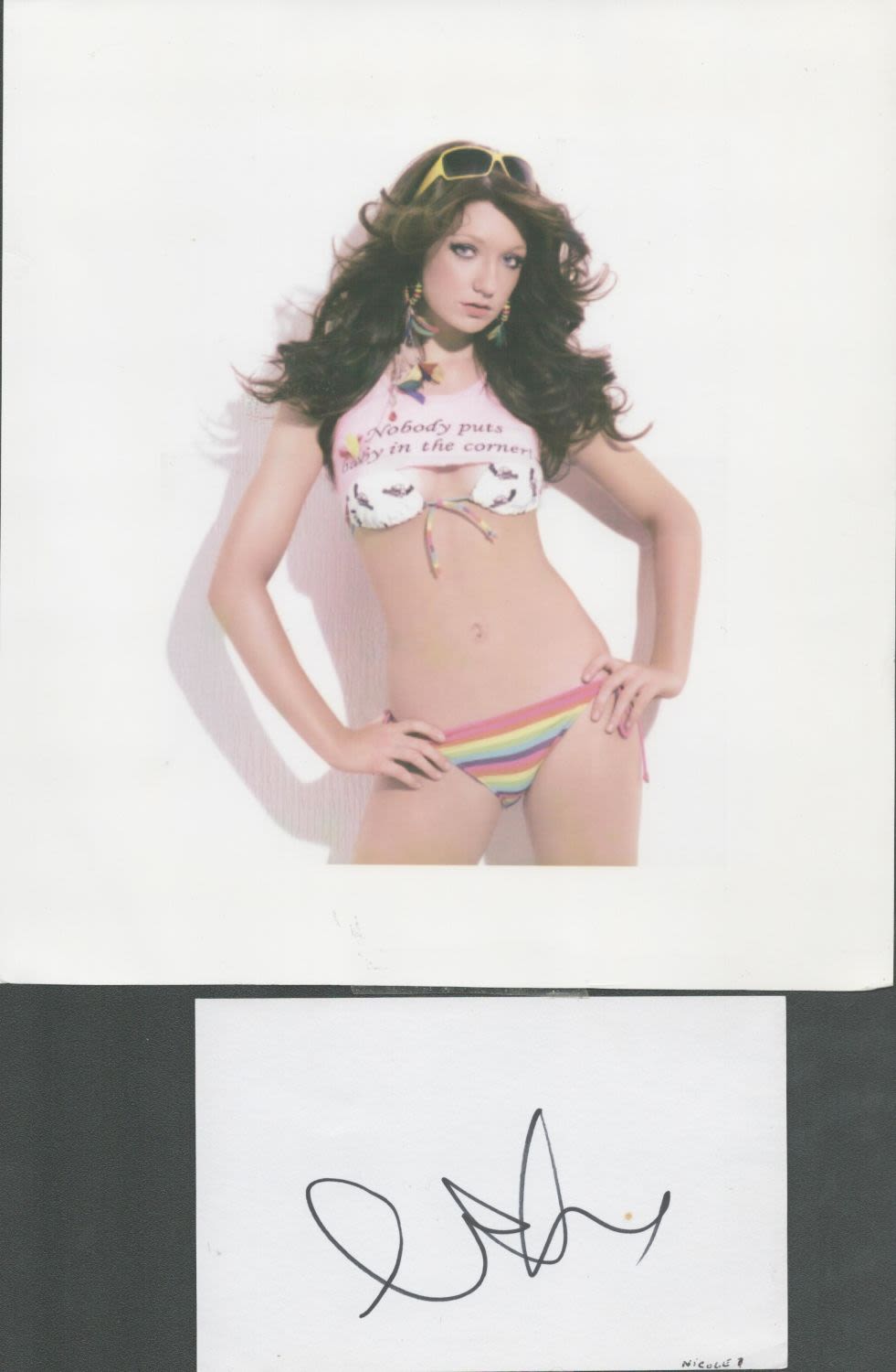 Lot 409: Nicola Roberts (Girls Aloud) Signed 5x3 inch signature...