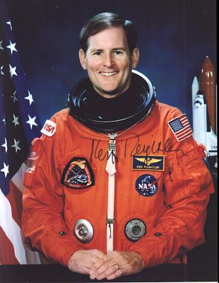 Kenneth Reightler signed 6X4 inch colour photo Astronaut