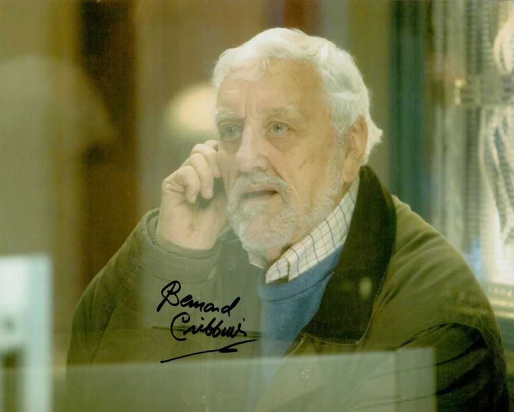 Lot 534: Bernard Cribbins Doctor Who 10x8 Signed coloured photo....