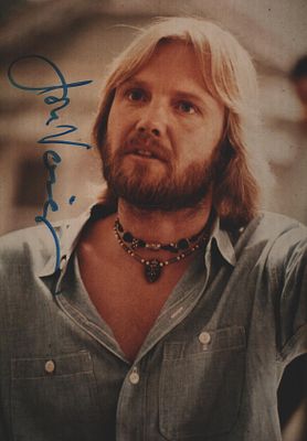 Jon voight signs 6X4 inch colour photo