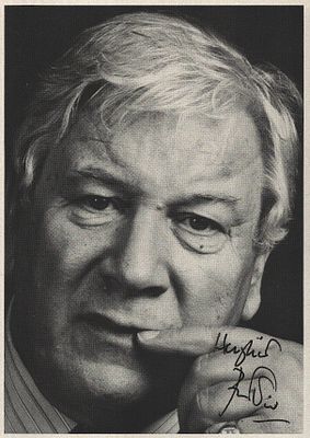 Peter Ustinov Signed 6x4 inch black and white photo