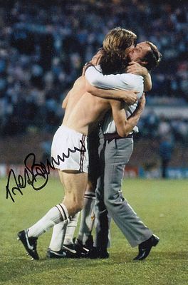 Autographed DES BREMNER 6 x 4 Photograph : Aston Villa manager Tony Barton hugs players DES 