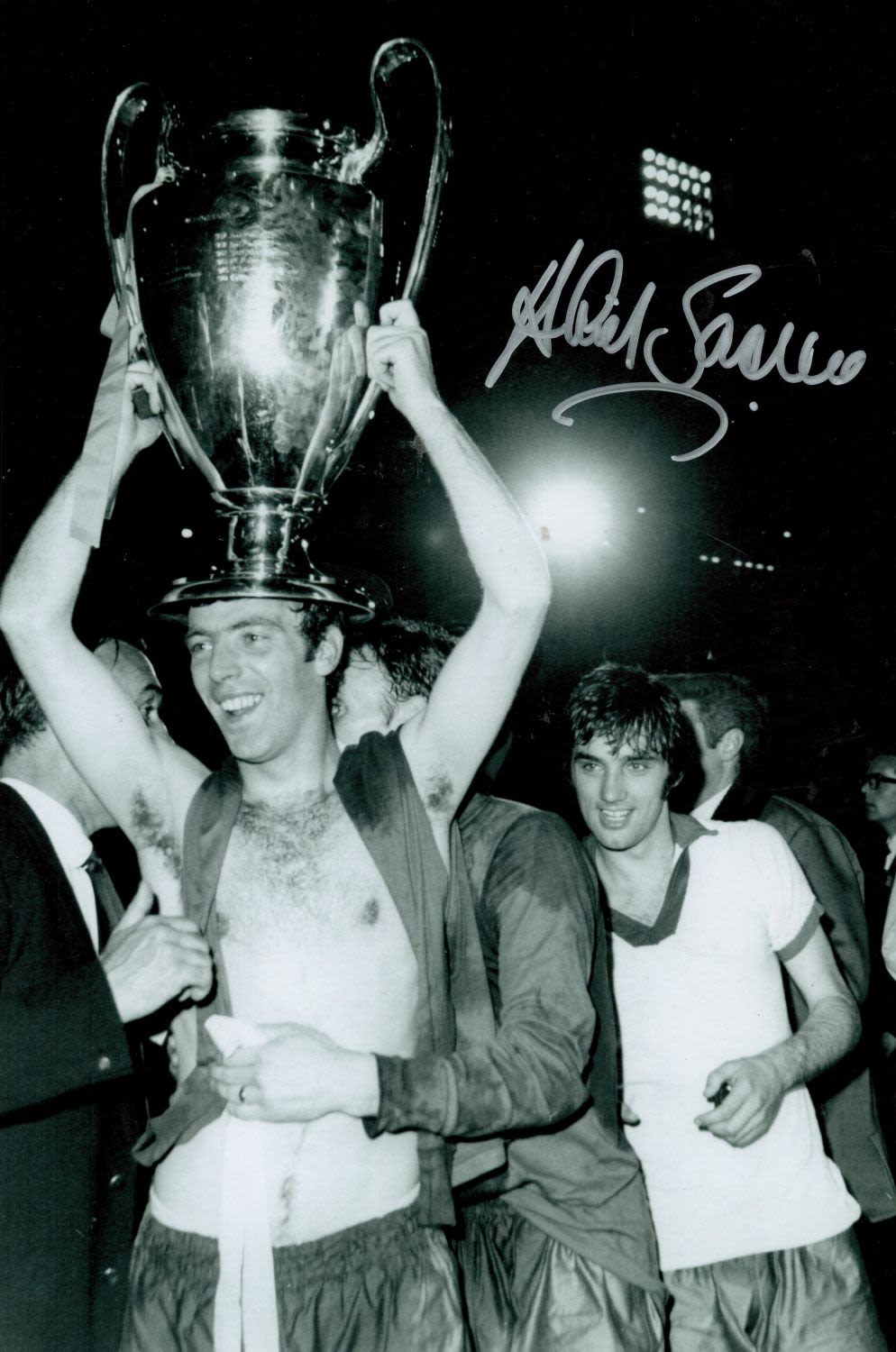 Lot 639: Football Alex Stepney signed 12 x 8 inch...