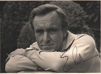 Eric Porter signed 6x4 inch black and white photo Slight crease