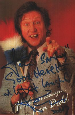Ken Dodd sign 6X4 inch colour photo dedicated