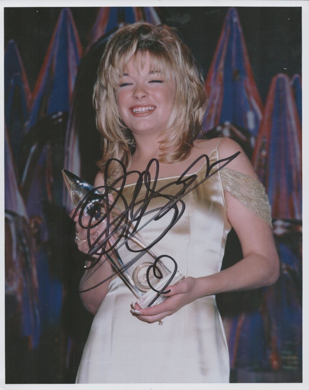 Lot 776: American Singer LeAnne Rimes Signed 10x8 inch colour...