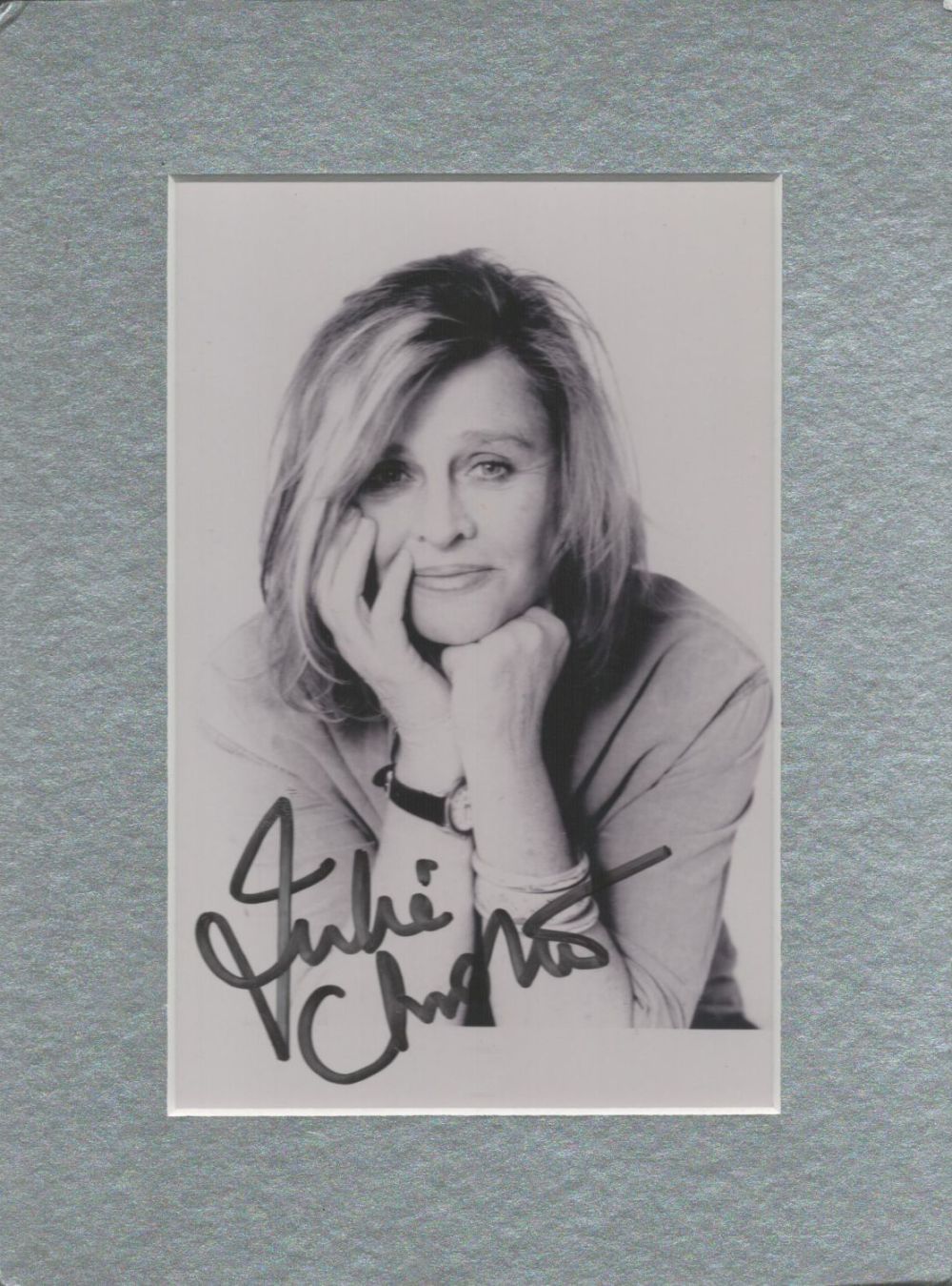 Lot 784: British Actress Julie Christie Signed 6x4 inch Black...