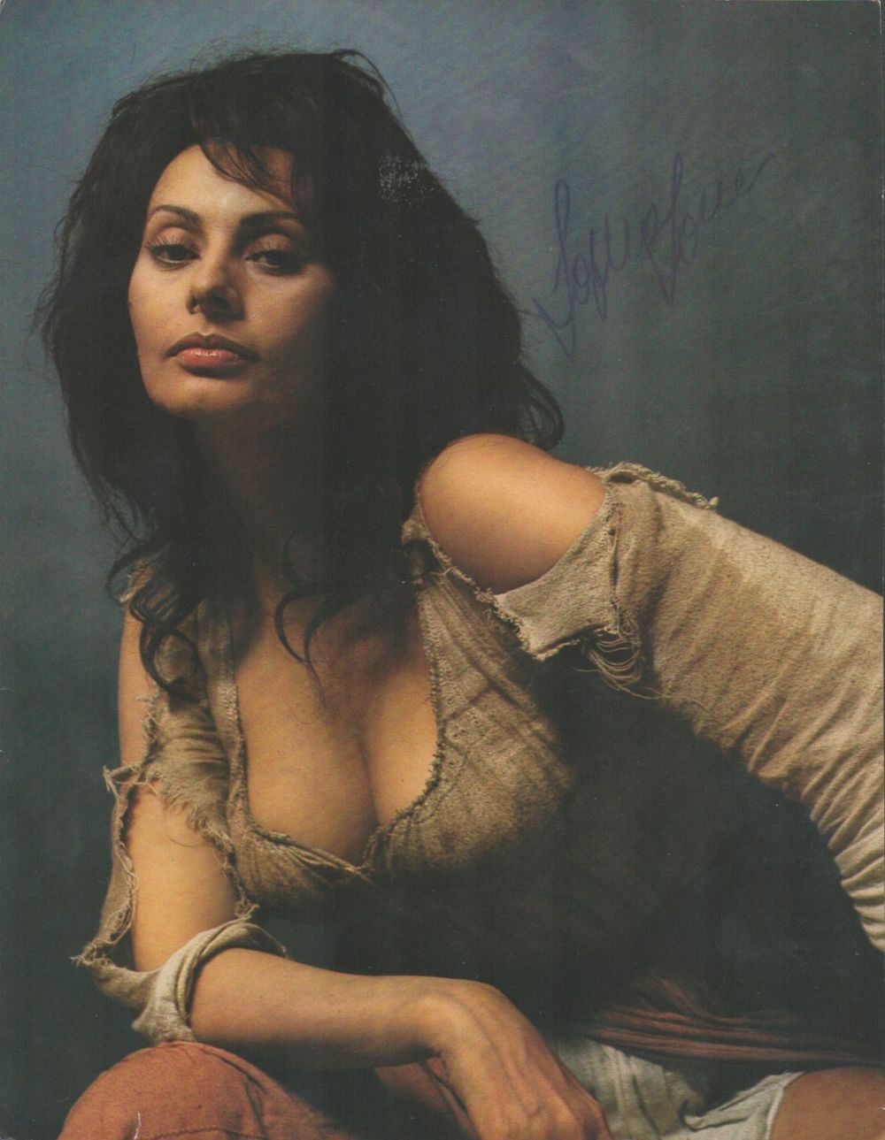 Lot 793: Screen Legend Sophia Loren Signed 10x8 inch Colour...