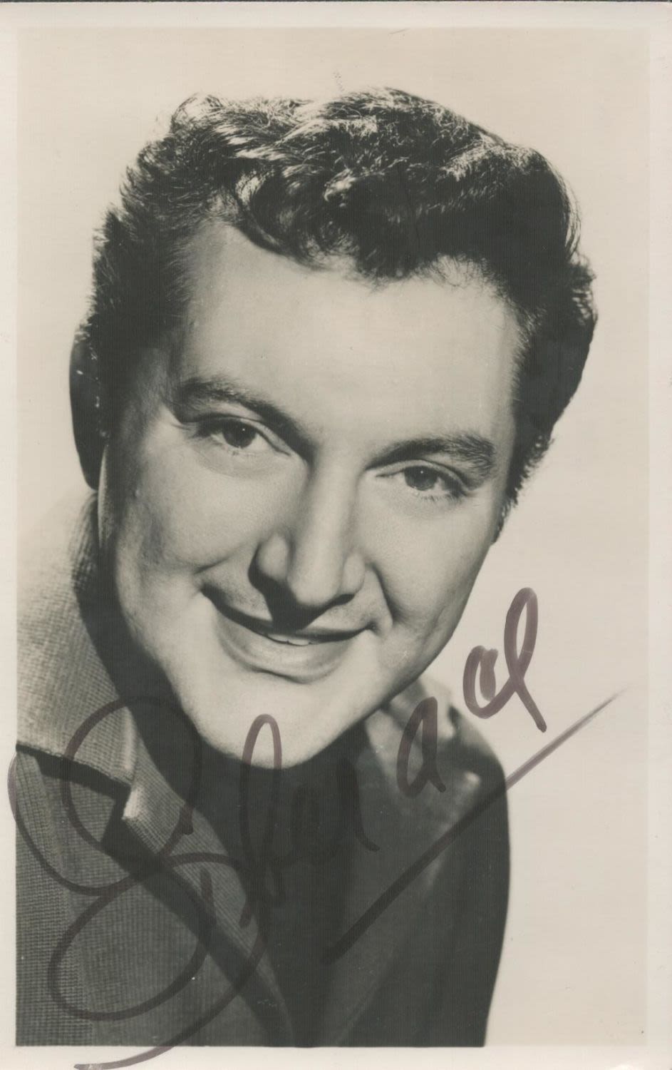 Lot 821: American Pianist Liberace Signed 5x3 inch Black and...