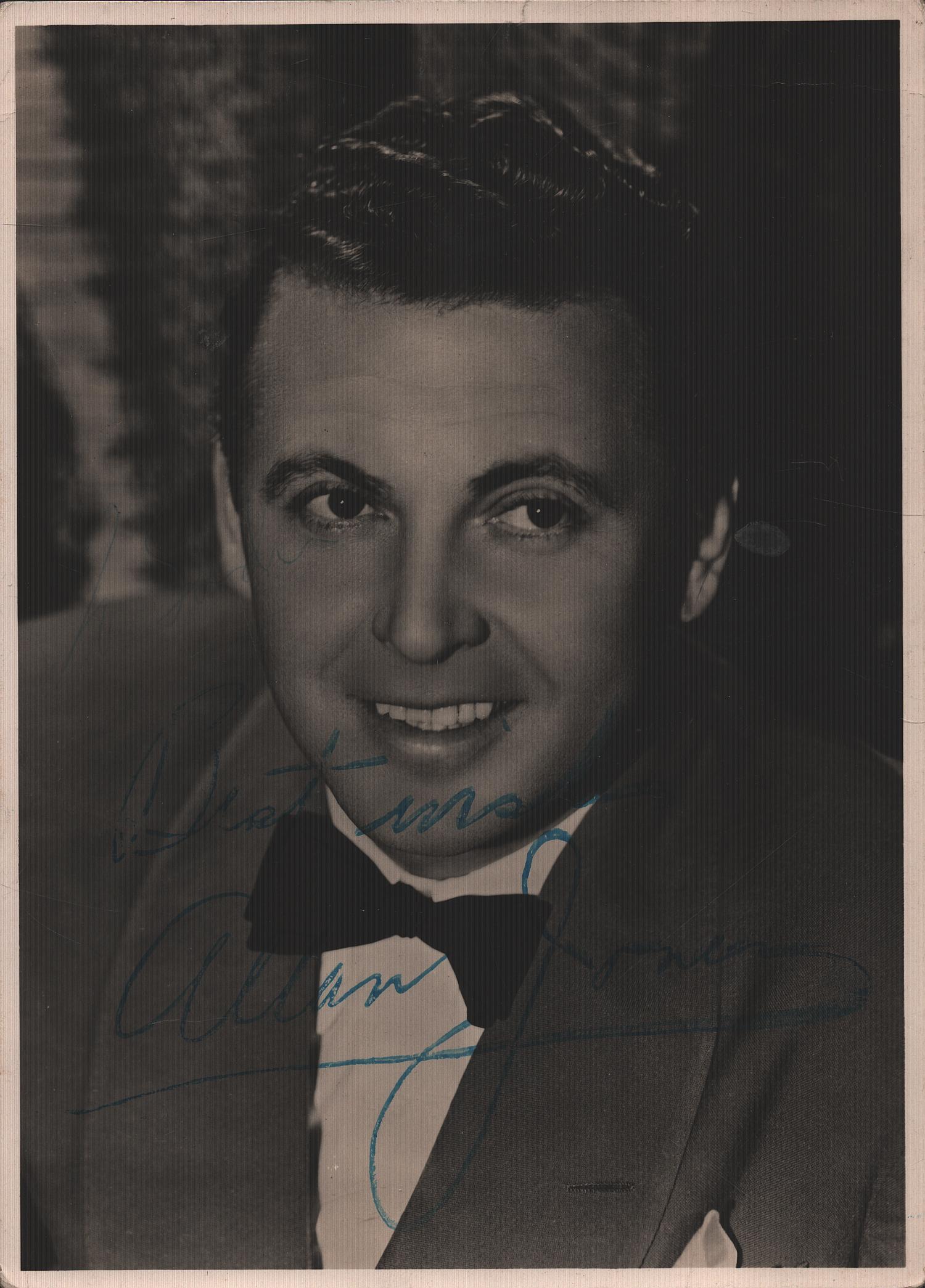 Allan Jones signed 7x5 inch Black & white Photo
