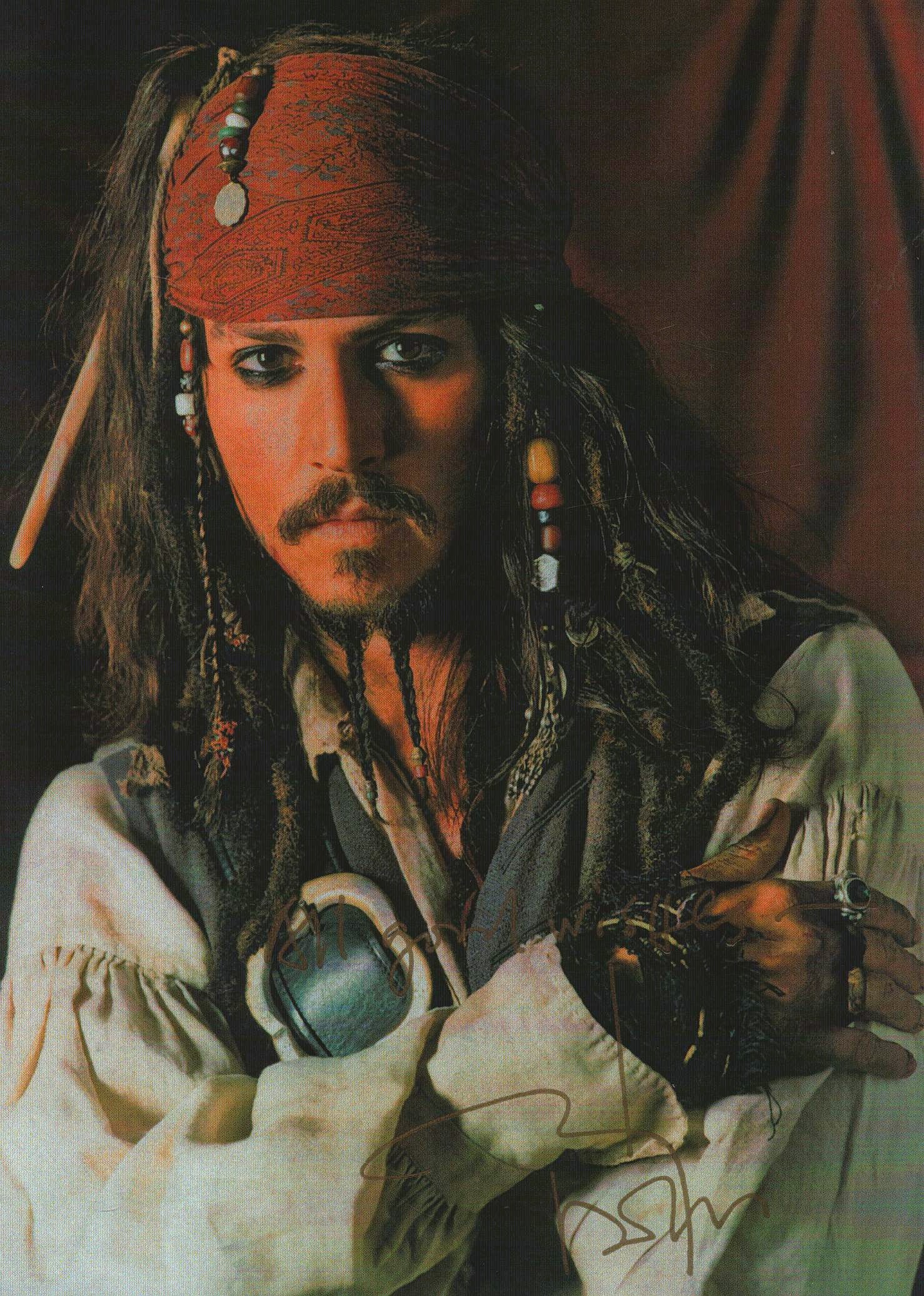Johnny Depp signed 7x5 inch colour photo