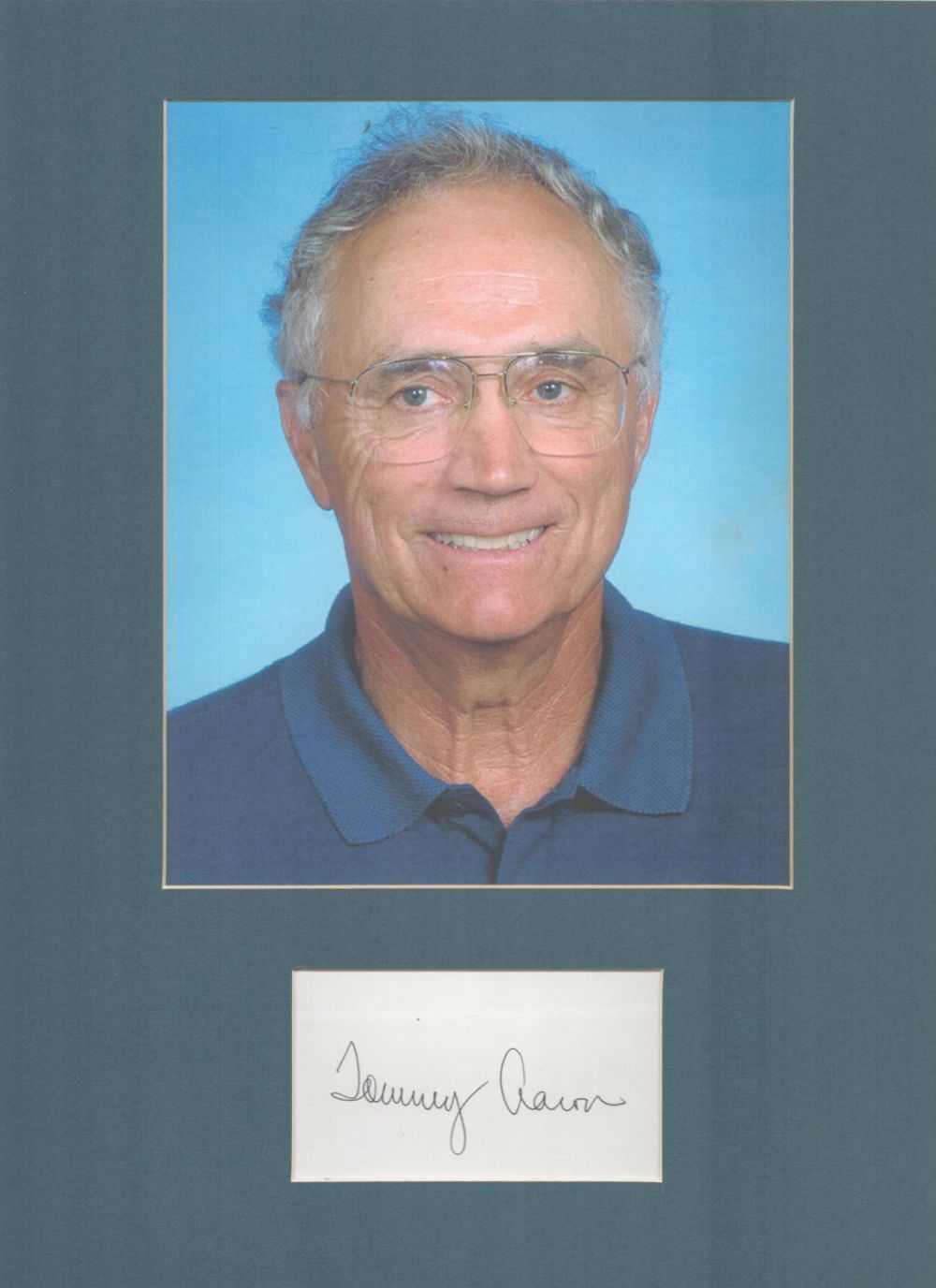Lot 65: Golf, Tommy Aaron matted signature piece, overall size...