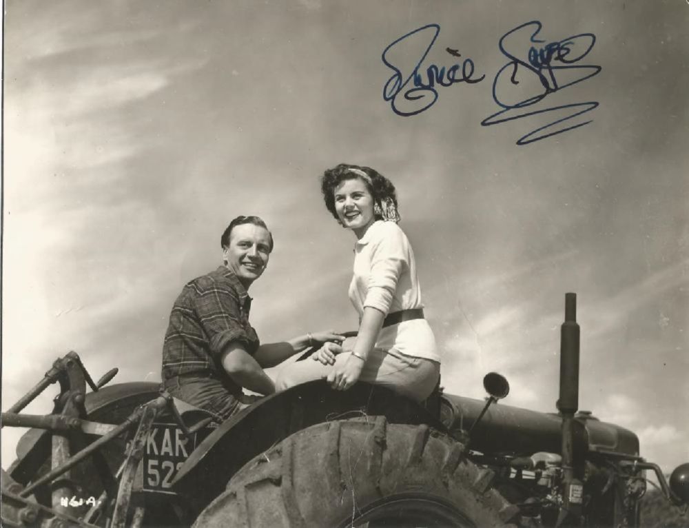 Lot 81: James Bond Eunice Gayson Sylvia Trench signed 10x8...