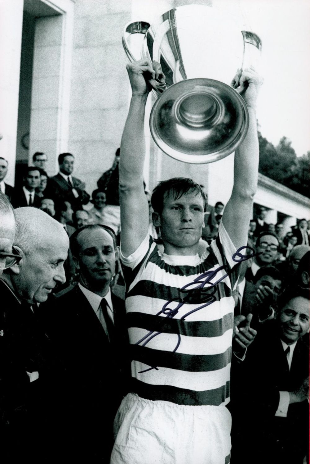 Lot 192: Billy McNeil signed 12x8 black and white photo...