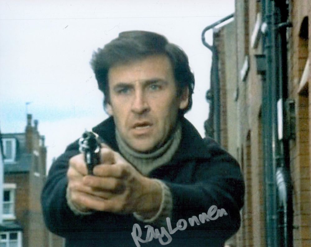 Lot 262: Ray Lonnen signed 10x8 colour photo. Raymond Stanley...