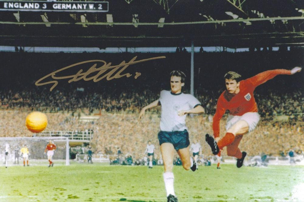 Lot 334: Football Icon Sir Geoff Hurst Signed 10x8 Colour...