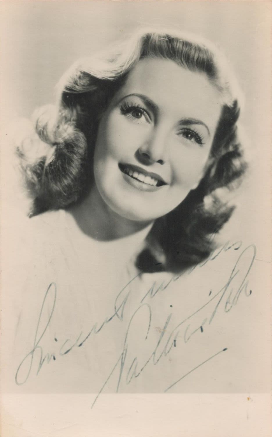 Lot 60: Patricia Roc signed 6x4 vintage black and white...