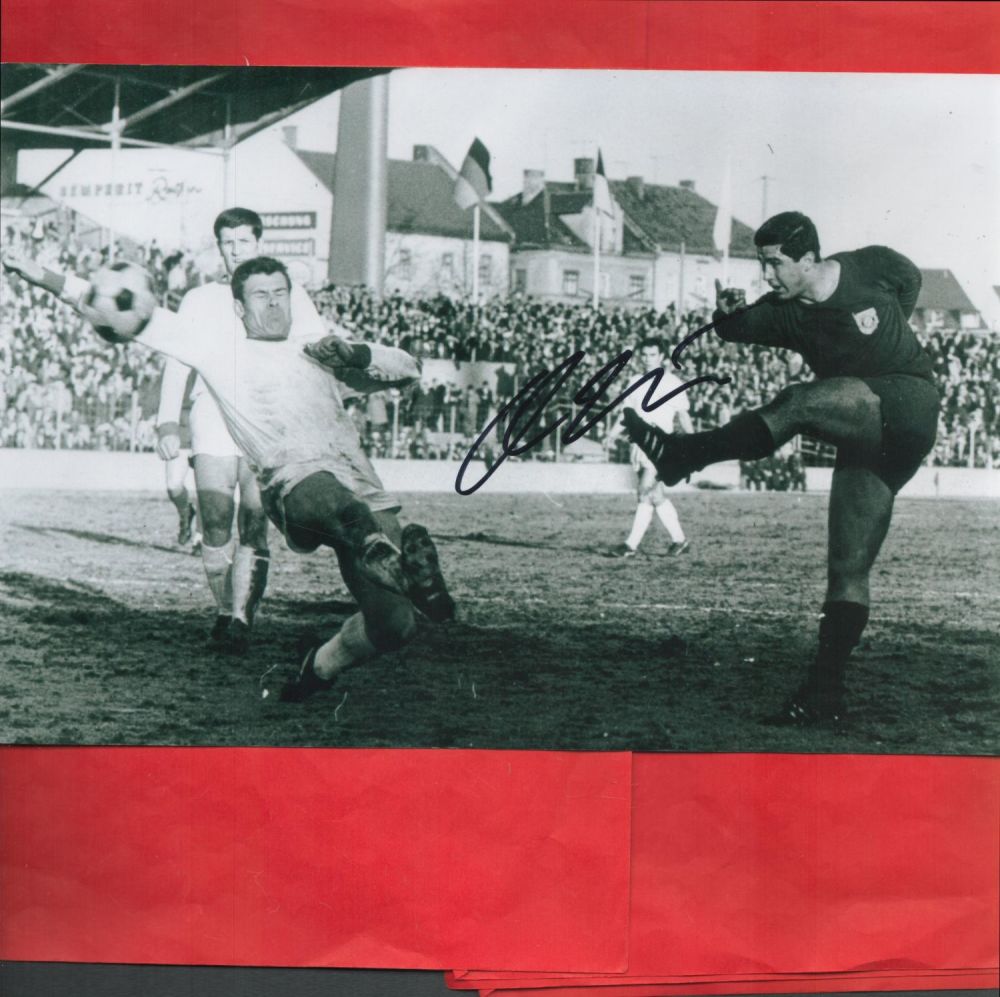 Lot 89: Gerd Muller signed 12x8 black and white photo...