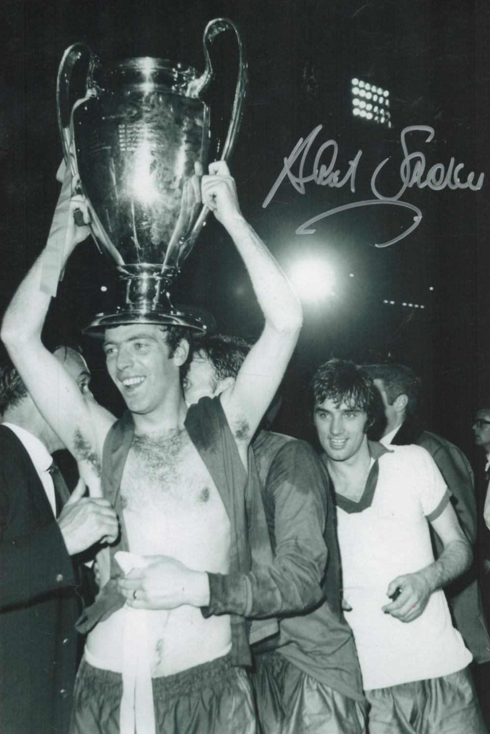 Lot 91: David Sadler signed 12x8 black and white photo...