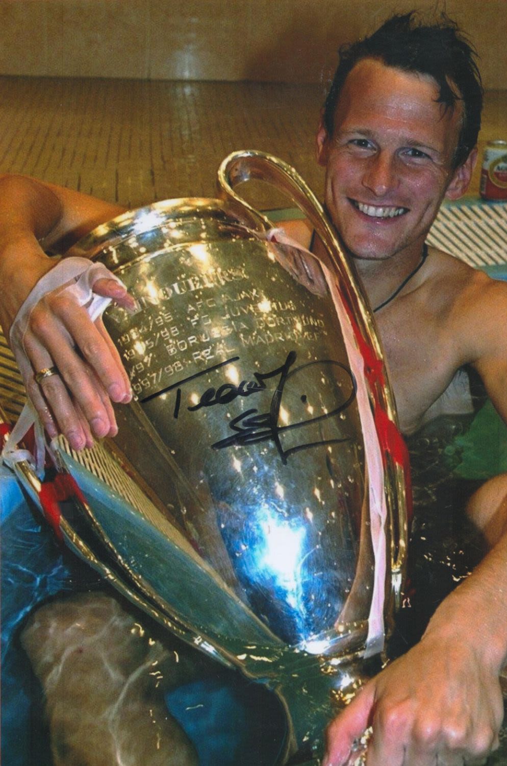 Lot 95: Teddy Sheringham signed 12x8 colour photo pictured with...